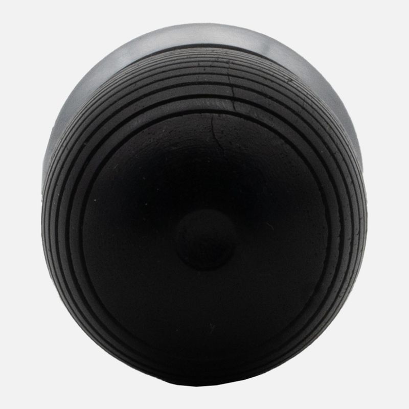 Dørvrider Mathea – formfullendt forening av akasietre og messing