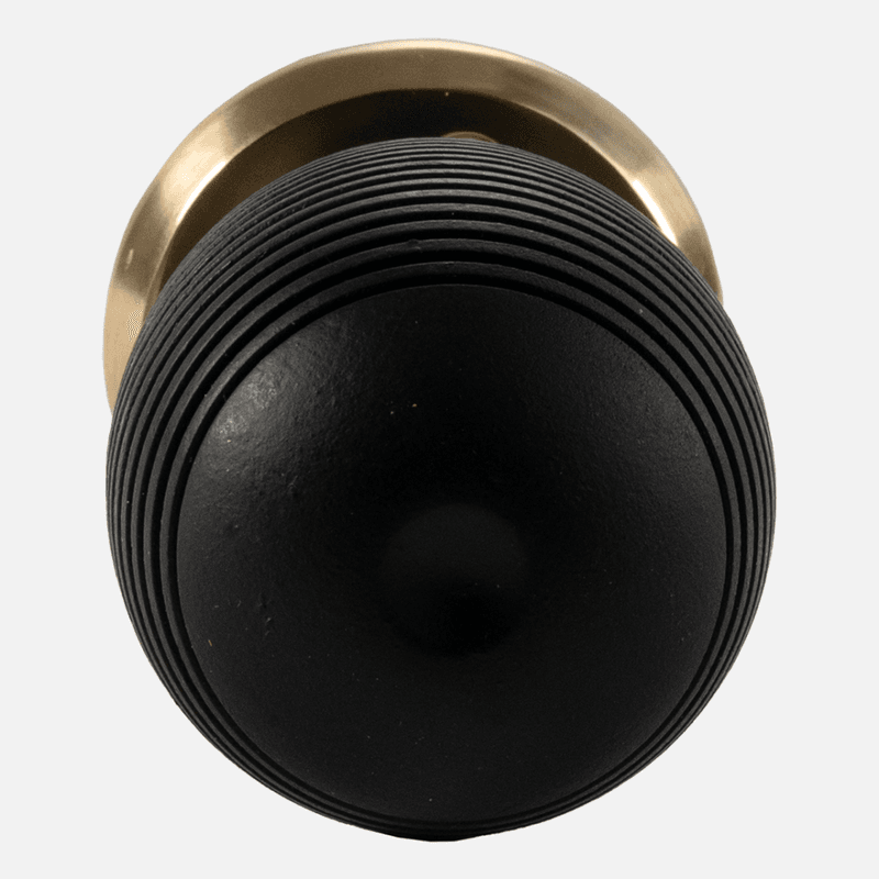 Dørvrider Mathilde – en harmonisk kombinasjon av akasietre og messing